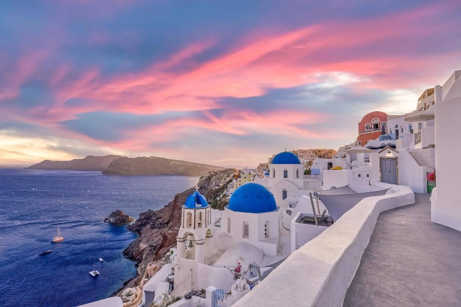 Greek islands yacht charter — Santorini at sunset